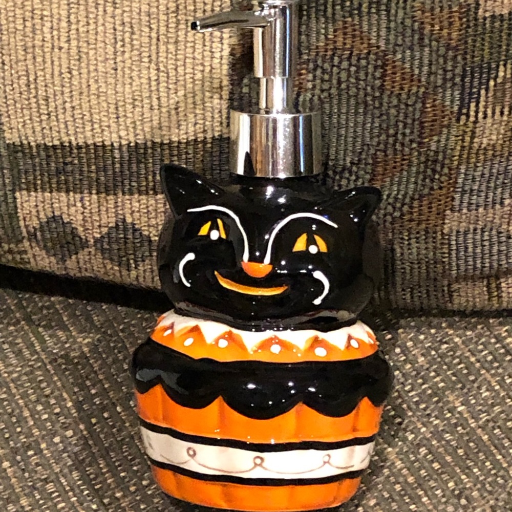 Brand New Johanna Parker Cat Soap Dispenser